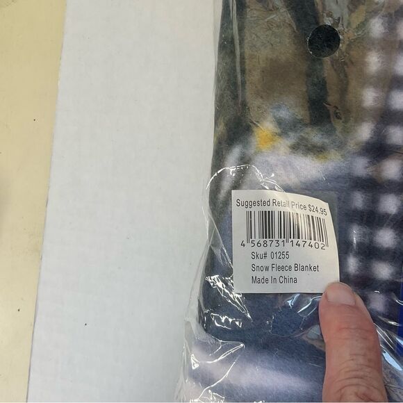 FLEECE Blanket Snow Laurie Korsgaden New in package - Picture 5 of 6